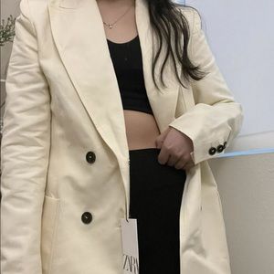 Zara ivory blazer in size small